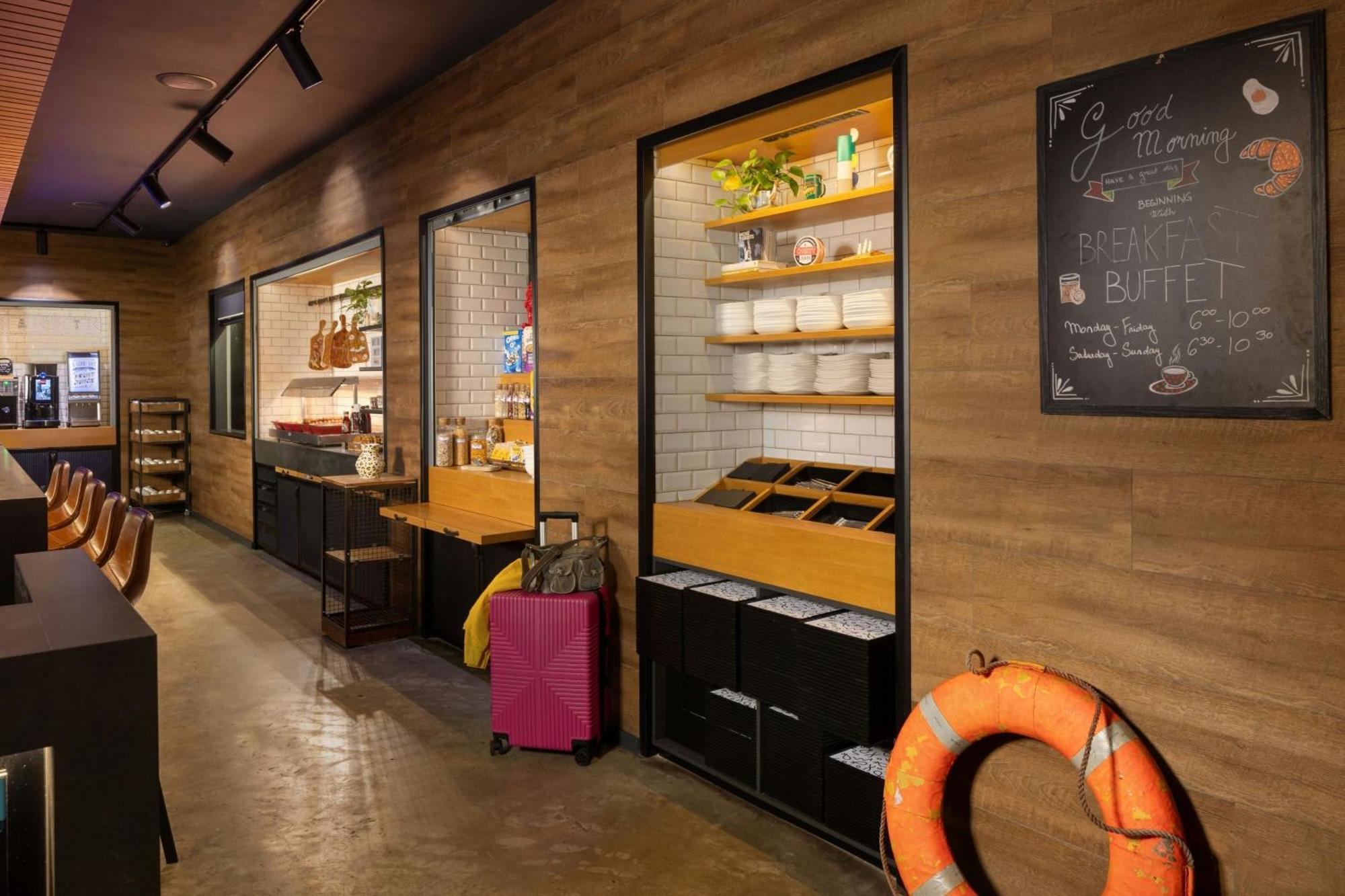 Moxy 4*