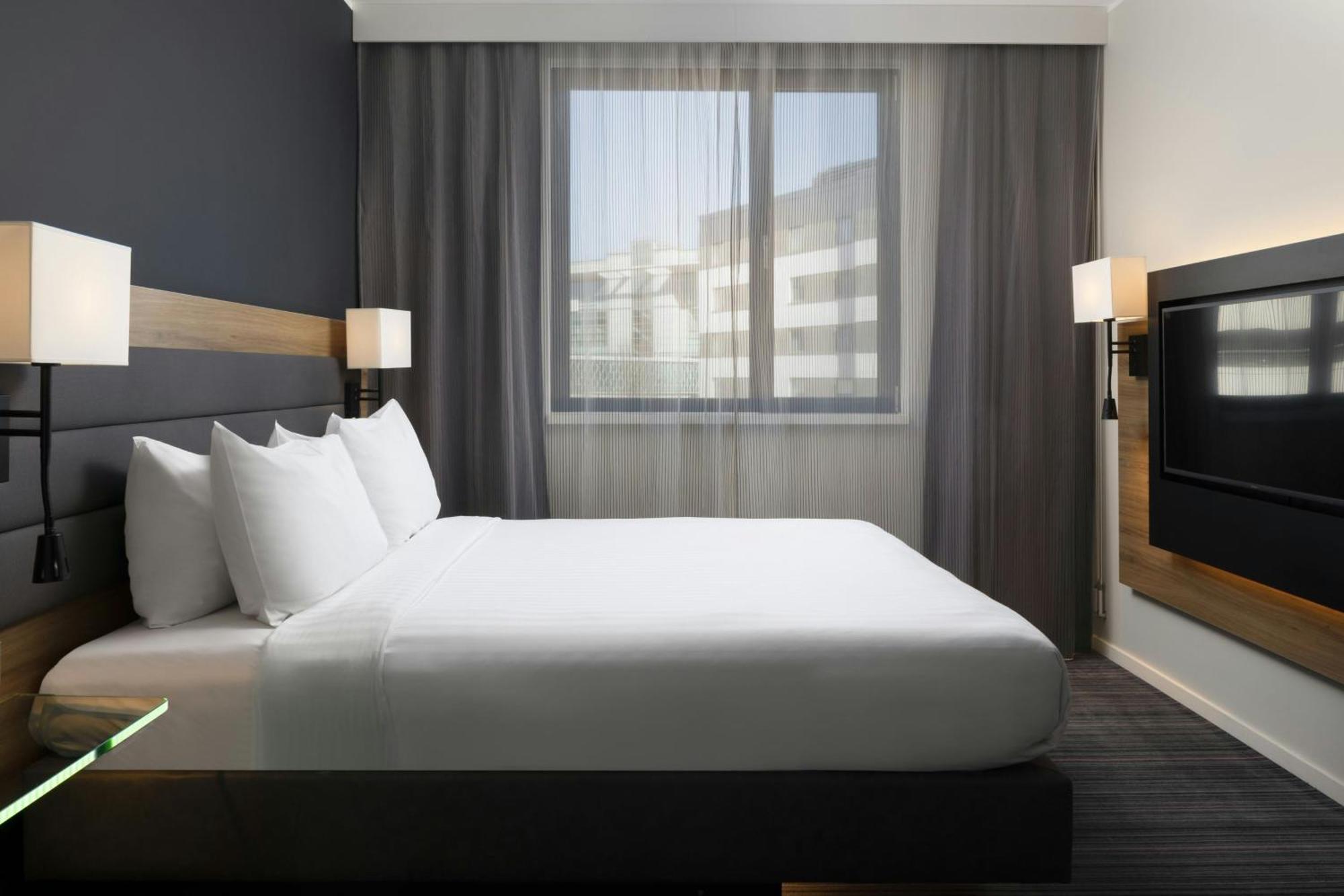 Moxy 4*