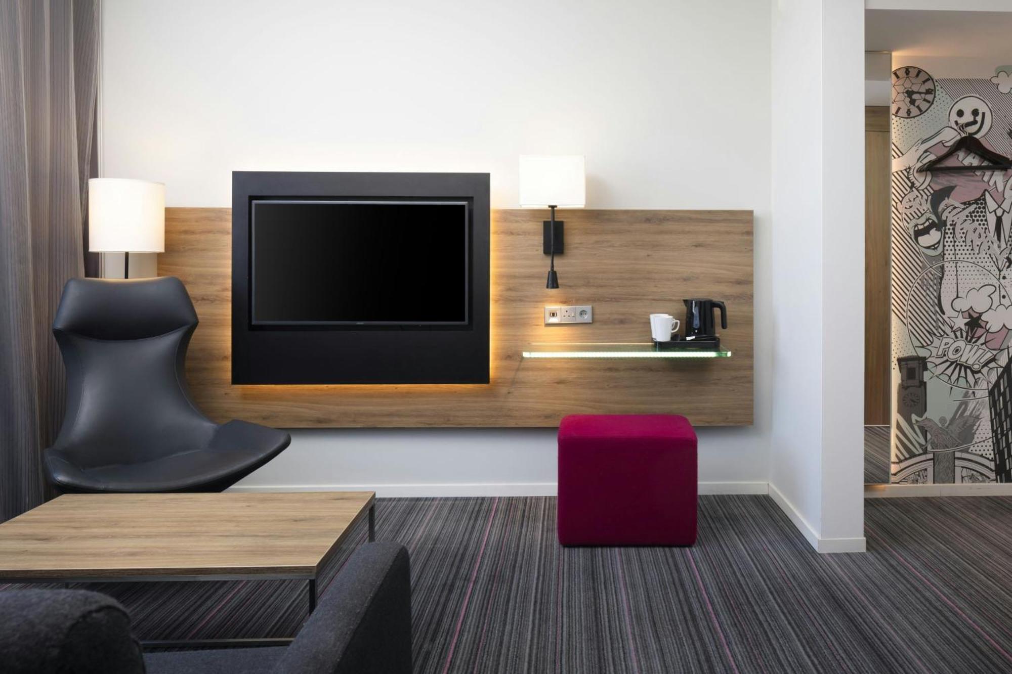 Moxy 4*