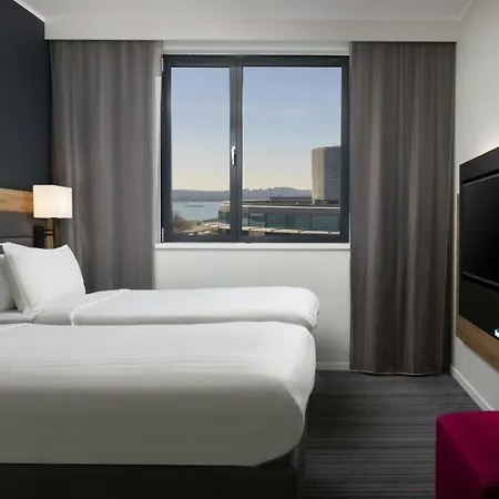 Moxy Southampton Hotel Exterior photo