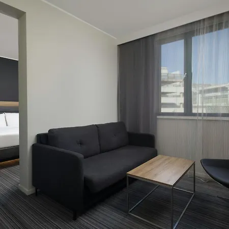 Moxy Southampton Hotel Exterior photo