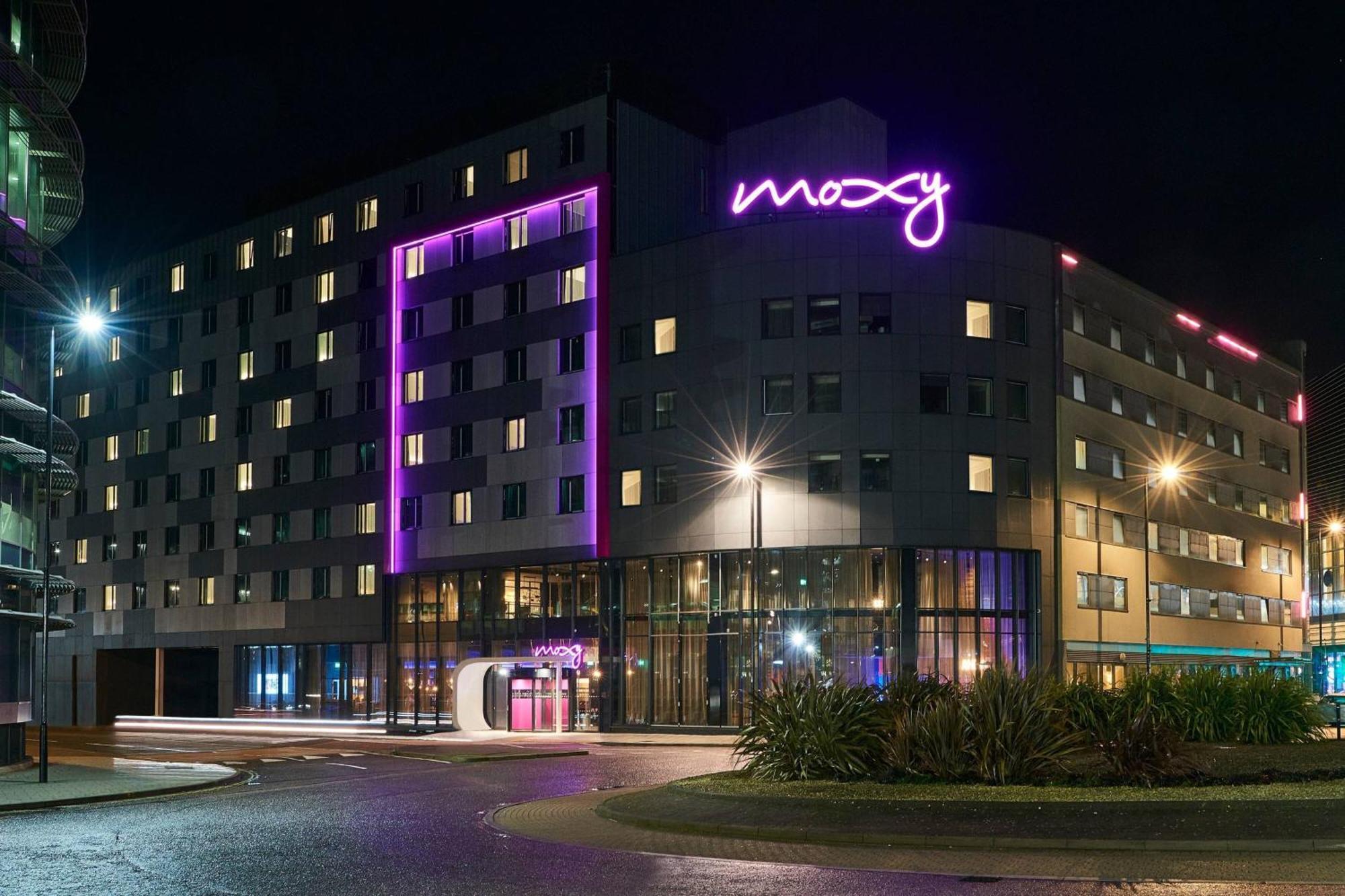 Moxy Отель
